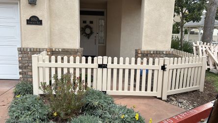 Custom Vinyl Picket Fence