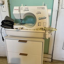 Singer Sewing Machine 
