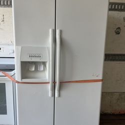 Whirlpool  Refrigerator Two Doors With Ice Maker 