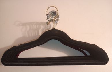 30 pack of Velvet hangars