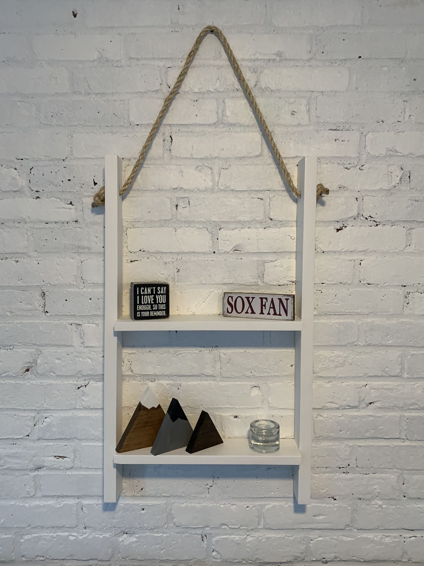 Hanging ladder shelf