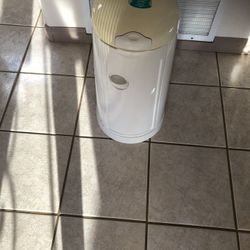 Munchkin Diaper Pail Disposable Diapers With Some Bags 