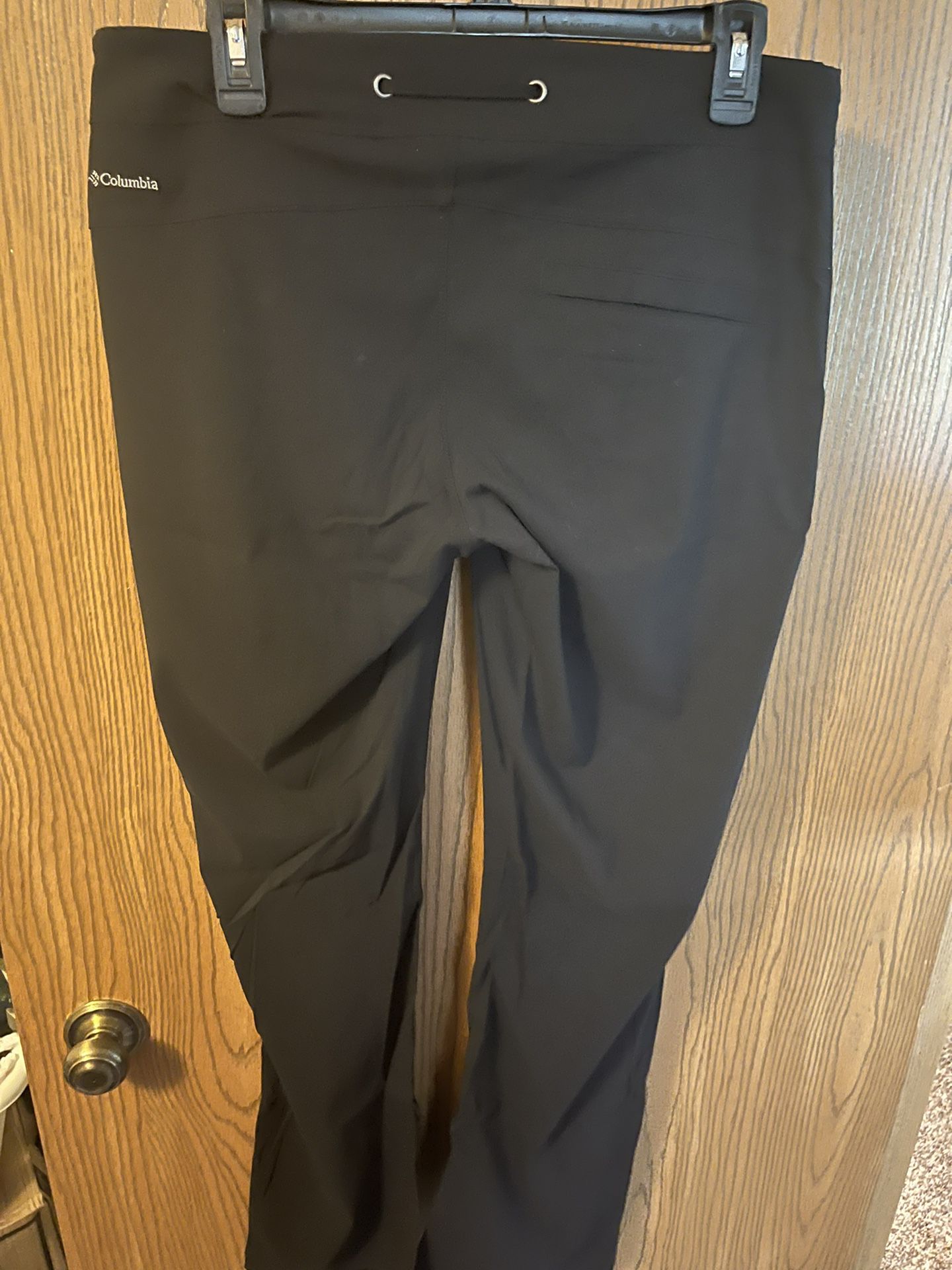 Columbia Omni Shield Advanced Repellency Womens Black Hiking Pants Sz 8 for  Sale in Lakewood, WI - OfferUp