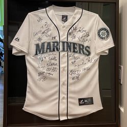 2011 Seattle Mariners Team Jersey With Signatures
