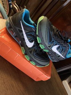 Womens NIKE Tailwind (SIZE 8)