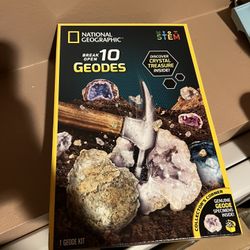 NATIONAL GEOGRAPHIC Break Open 10 Premium Geodes – Includes Goggles and 2 Display Stands - Great STEM Science Kit, Geology Gift for Kids, Break Your O