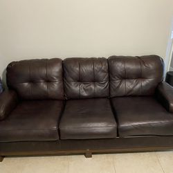 Real Italian Leather Couch Like New!!!!