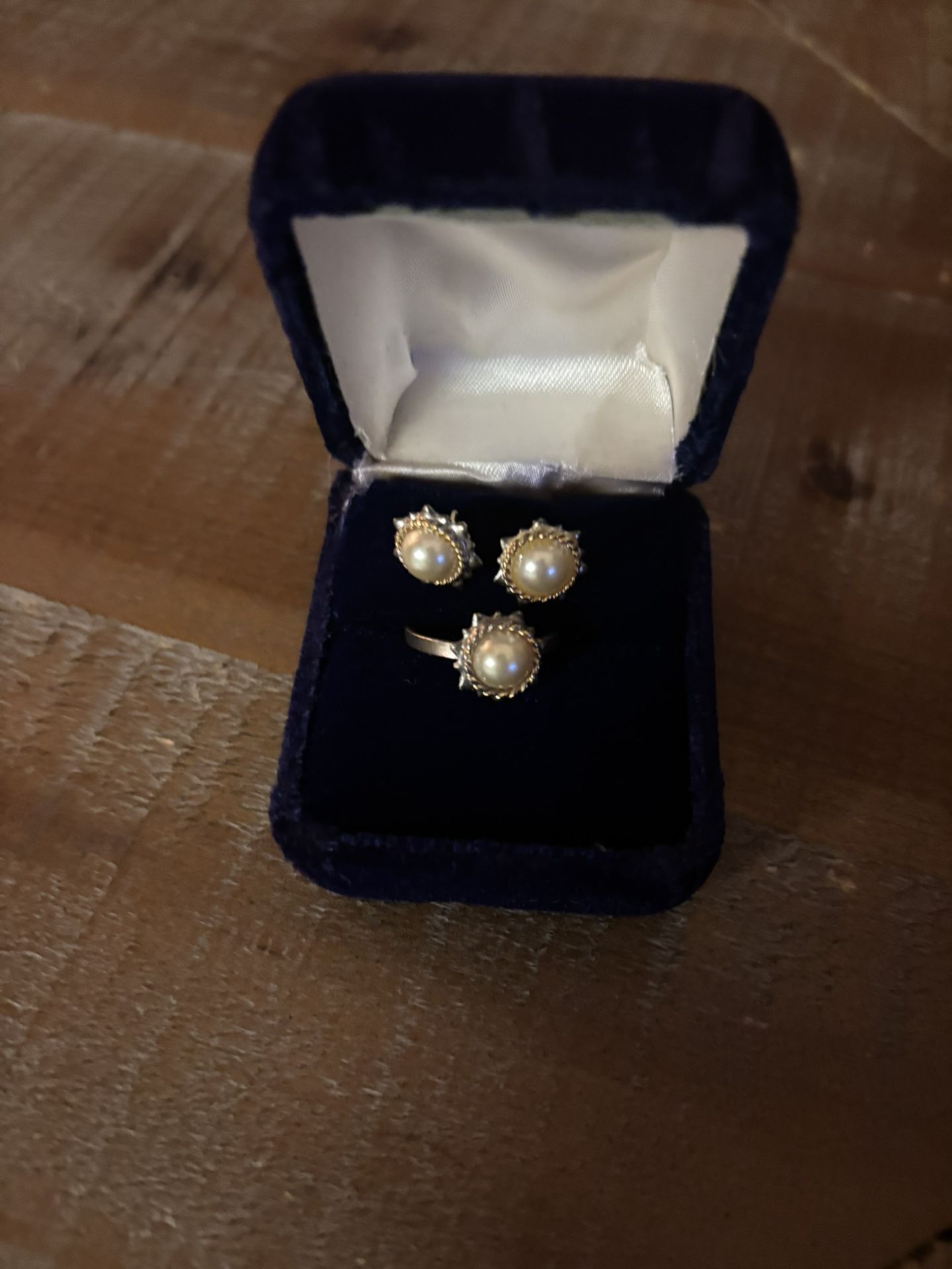 Ring/ Earrings