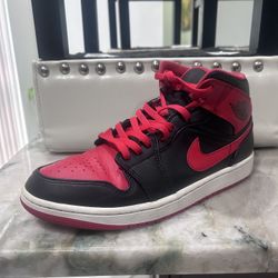 Air Jordan 1 Mid Satin Bred 