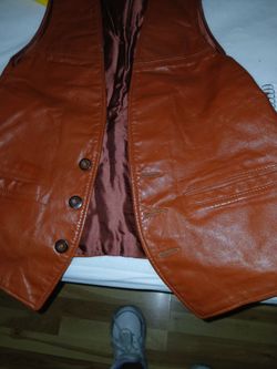 Size.medium leather vest schott