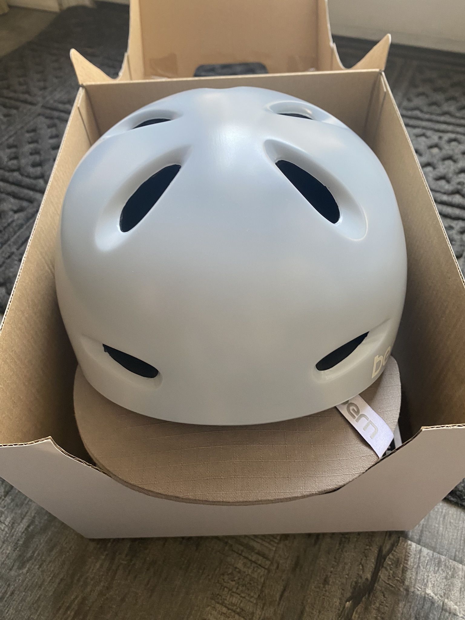 bern berkeley bike helmet Major MIPS (Barn Deal) Helmets Performance meets practicality Bern Berkeley Helmet - Women's