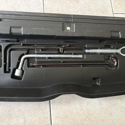 2008-2010 Toyota Highlander Storage Compartment Box W Tools 64(contact info removed)0