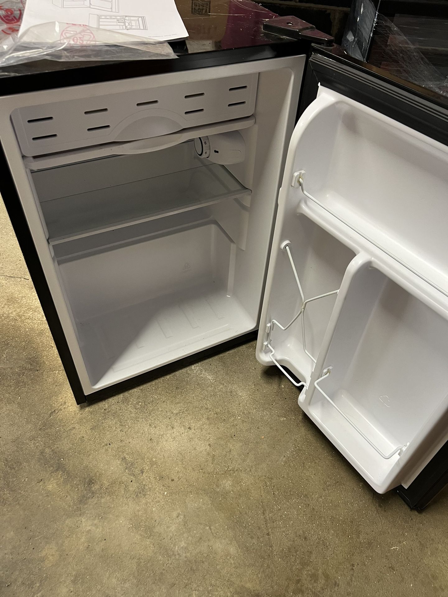 Haier Mini Refrigerator & Freezer 3.2 Cu Ft
