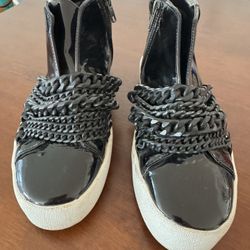 Kendall & Kylie - Black Patent Leather Booties With Chains