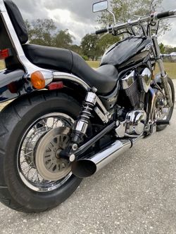 2005 Suzuki S83 Boulevard intruder