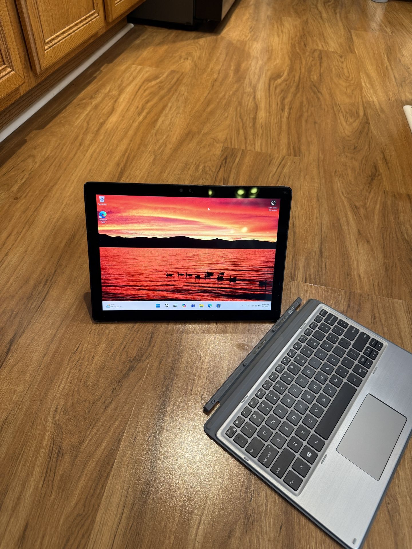 Dell Latitude 7210 2-in-1 core i5 10th gen 8GB Ram 256GB SSD Windows 11 Pro 15” UHD Screen Tablet with charger in Excellent Working condition!!!!! Sp