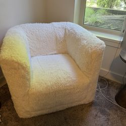 Fuzzy Lounge Chair 