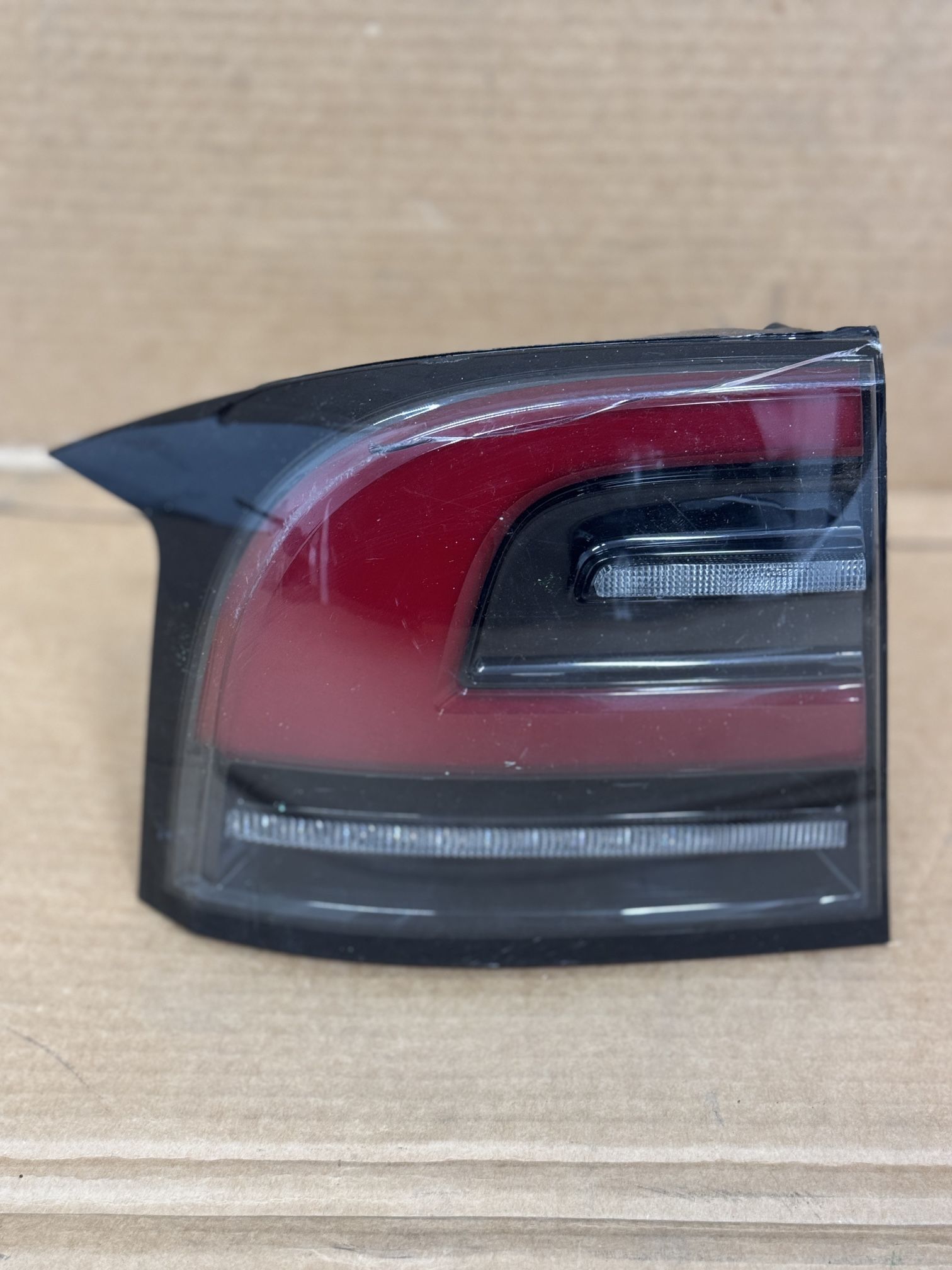 2021-2024 TESLA MODEL X REAR LEFT DRIVER OUTER TAILLIGHT OEM USED