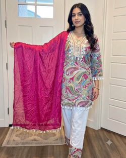 Multicolored paisley print with tassels and embroidery set #paisley #embroidered Size 40