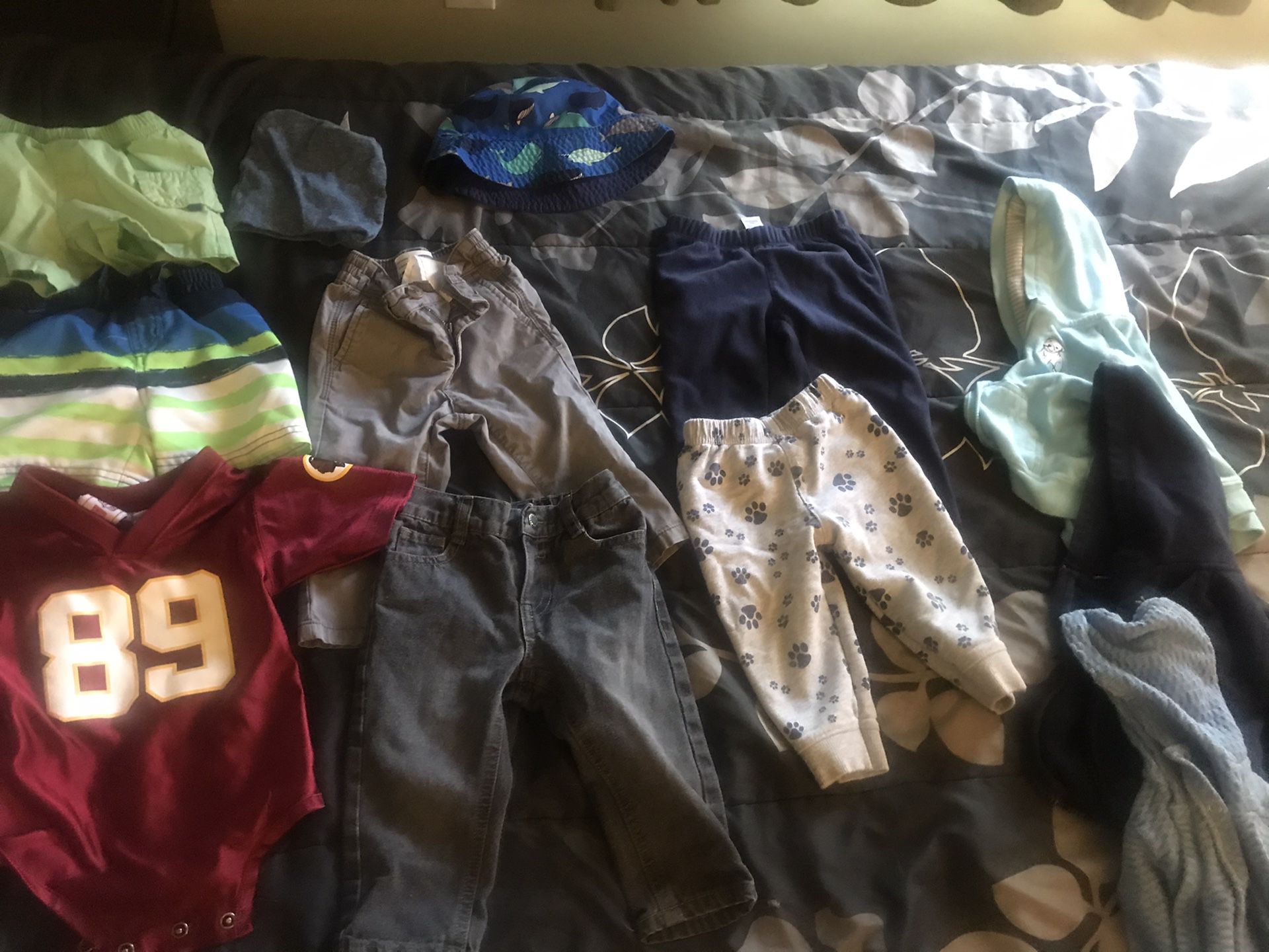30 plus pieces of baby boy clothing 6-18months