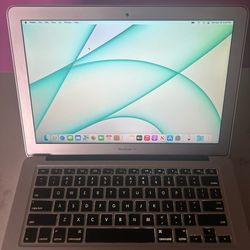 MacBook Air - Like New -