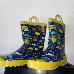 Rain boots Size 4, Worn Once 