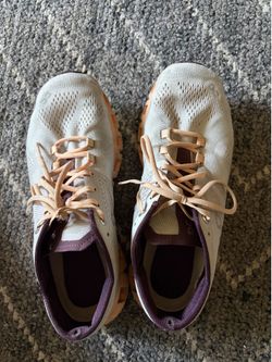ON tennis shoes women’s 9