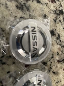 Nissan Rim Centerpieces