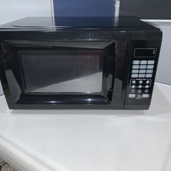 700 Watts Microwave 