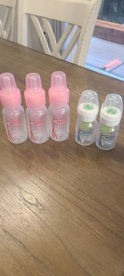 Dr Brown Bottles Pink Ones Are 4oz And Others Are 2oz Didn't Use Them Much .