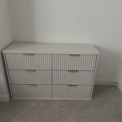 Modern 6-Drawer Dresser – White w/gold Handles (Never Used / Like New)