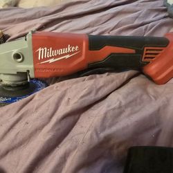 Milwaukee Fuel Cordless M18 Grinder