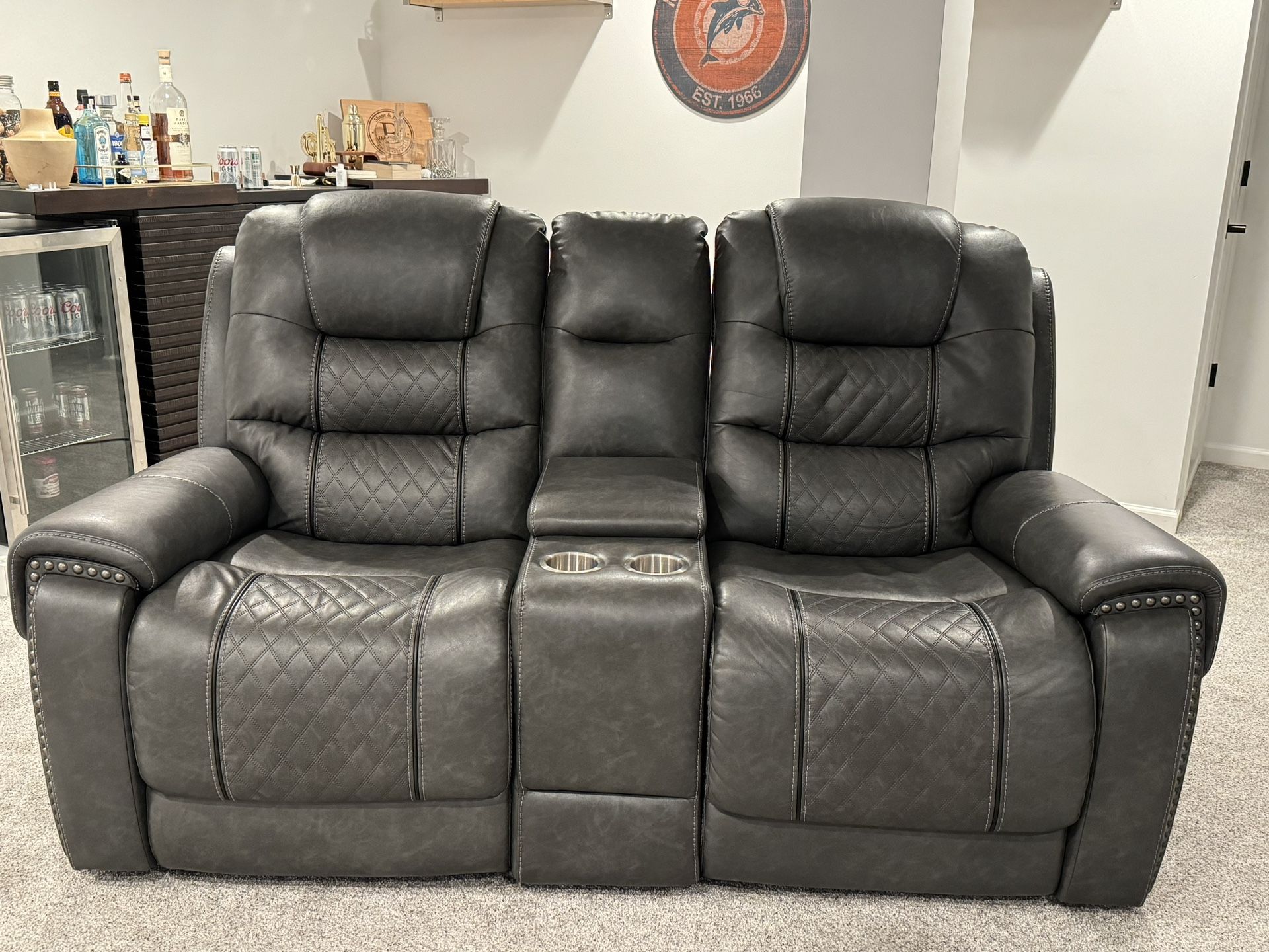 🚨MUST GO 🚨Leather Power Reclining Loveseat Sofa Couch w/ Console USB