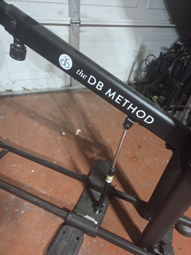 DB Method Squat Machine