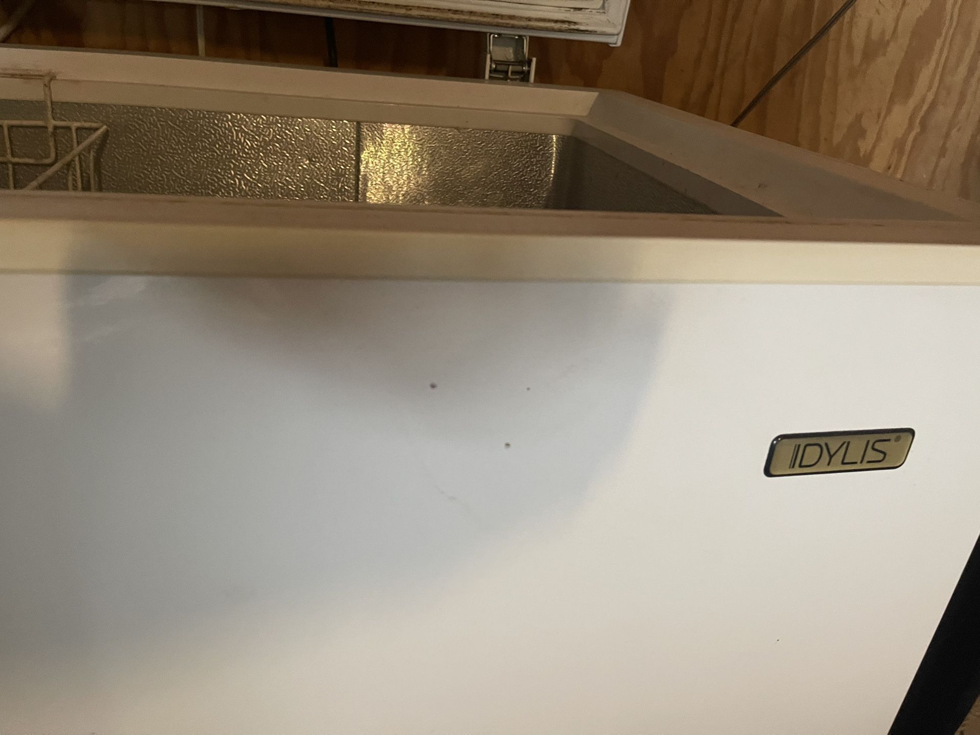 Moving Out Sale!!! Upright  Chest  Meat Freezer  IDYLIS - White 