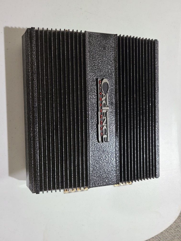 Cadence Ultrashock Amp W/ Bass Knob