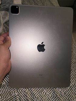 Apple iPad Pro 12.9" (5th Gen) 256GB Wi-Fi - M1 Chip - Complete Apple Bundle (Magic Keyboard + Pencil 2)