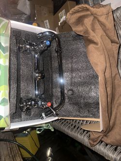 AA-712G GSW 8” Wall Mount Commercial Duty Faucet w/ 12” Swivel Spout – NEW