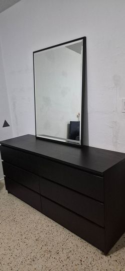Juego de dormitorio con espejo