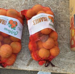 Chicos Bultos De Naranja  