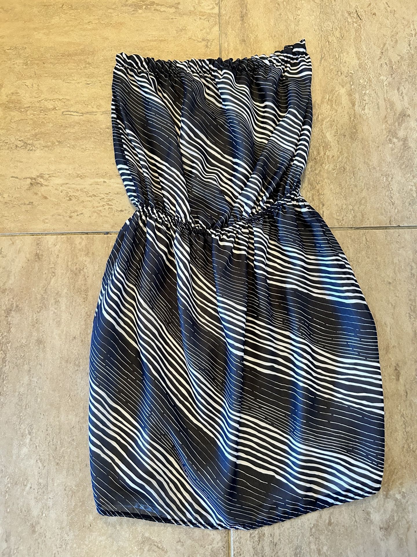 GAP Size Small Ladies Summer Black/White 100% Polyester Dress