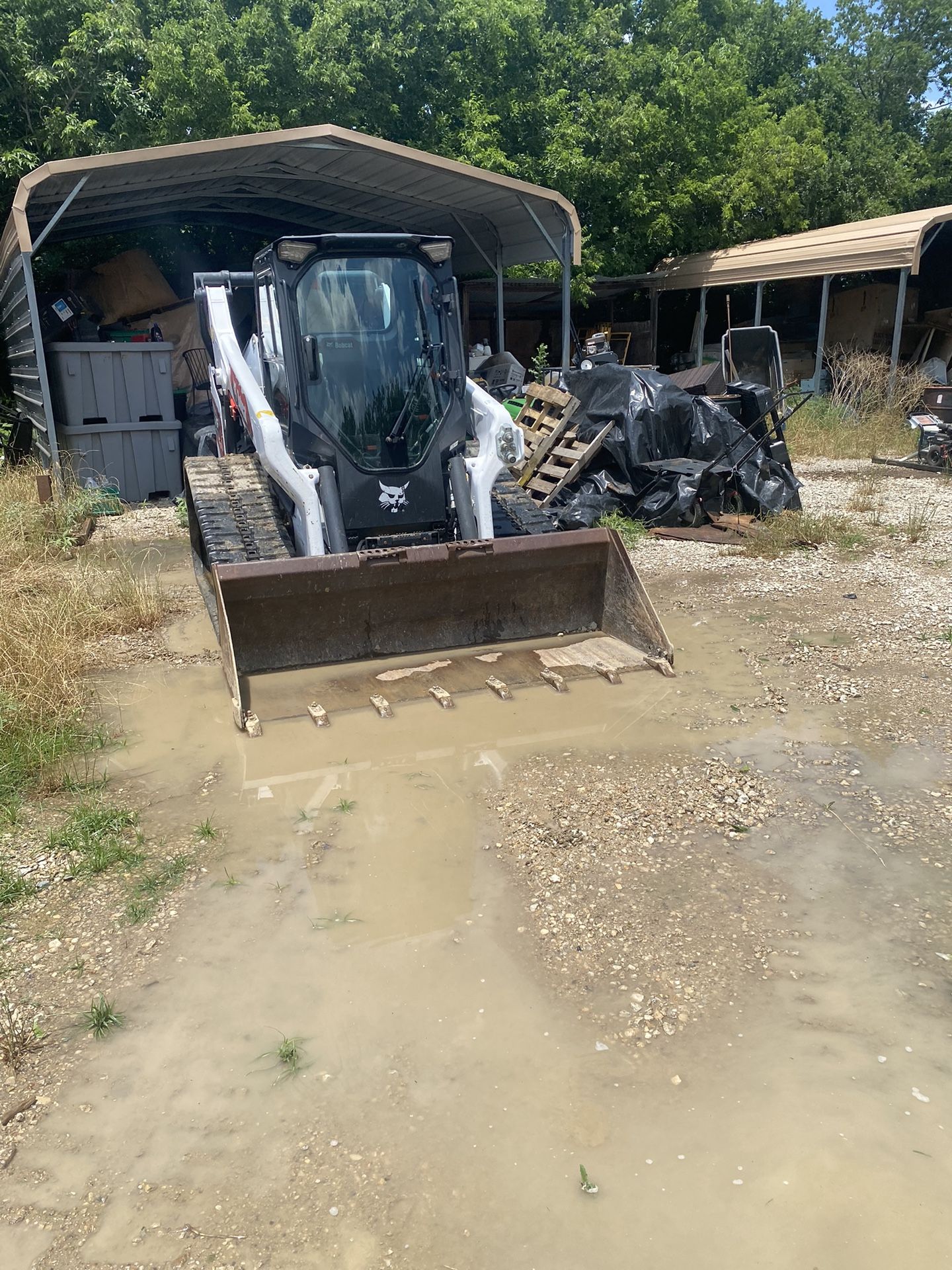 Bobcat T76 2020 has AC and heater and bucket 2923.2 hrs
