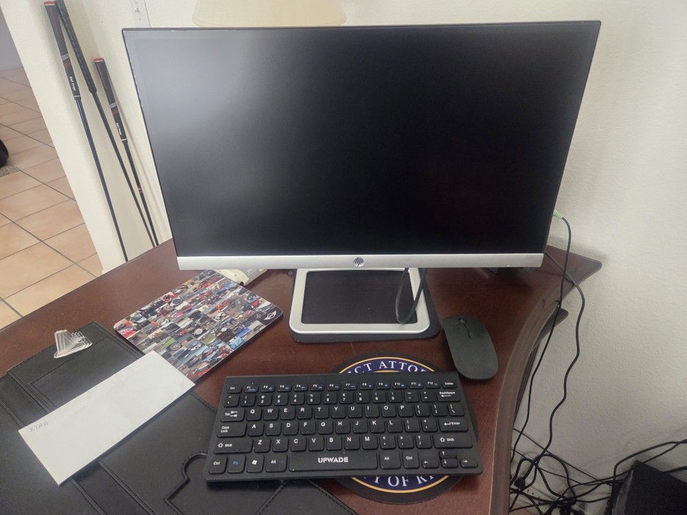 Lenovo 7OO Tiny Desktop PC + HP Monitor