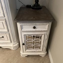 End Table W/ Cabnet