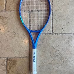 Almost new 2025 Yonex Ezone 100+ 4 1/4 Almost New