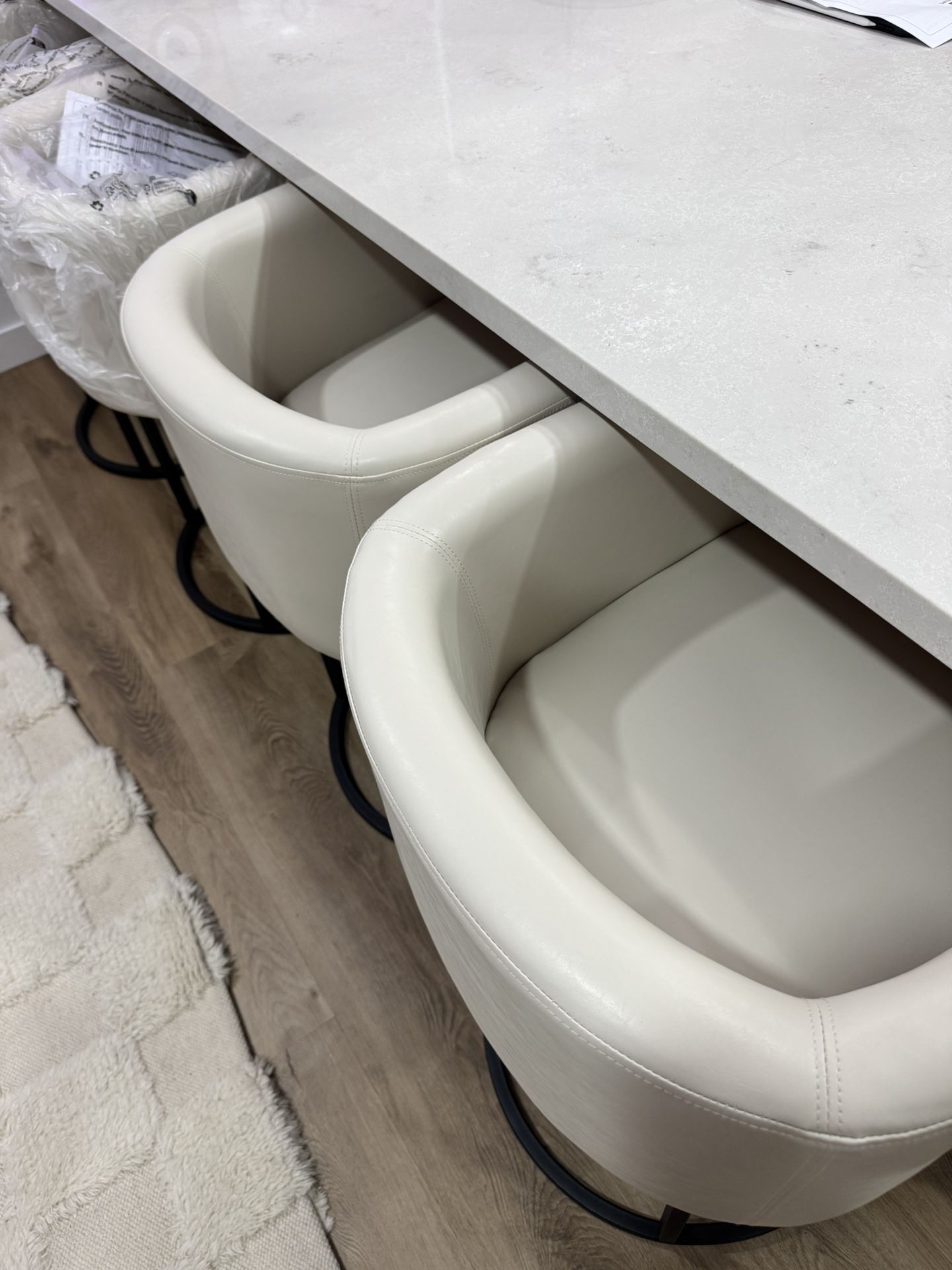 Antique White 4 Counter Stool