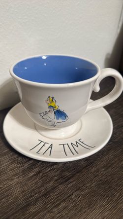 Disney Rae Dun Alice in Wonderland mug set