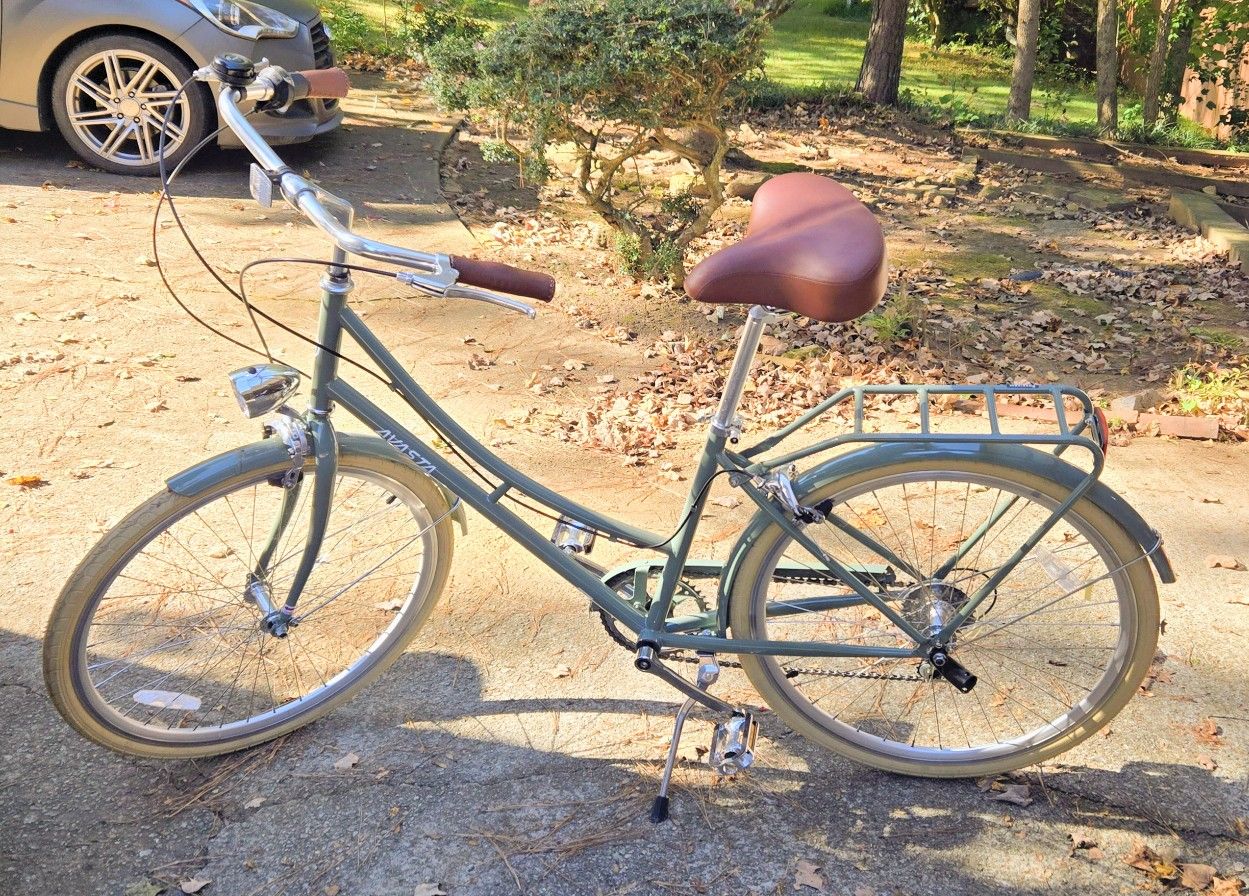 AVASTA 26" 6 Speed Hybrid Cruiser Beige Tires Bike-Astrid