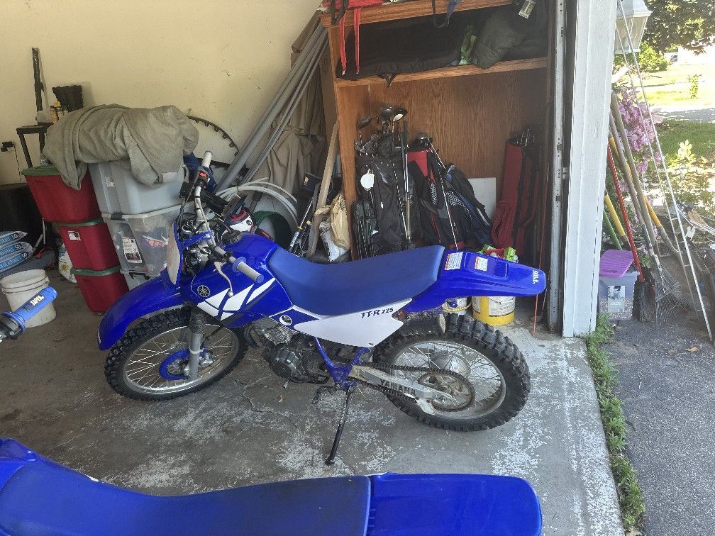 YAMAHA DIRT BIKE TTR 225 ASKING $2800 OBO