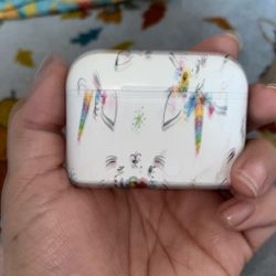 Kitty 🐈‍⬛ AirPods 